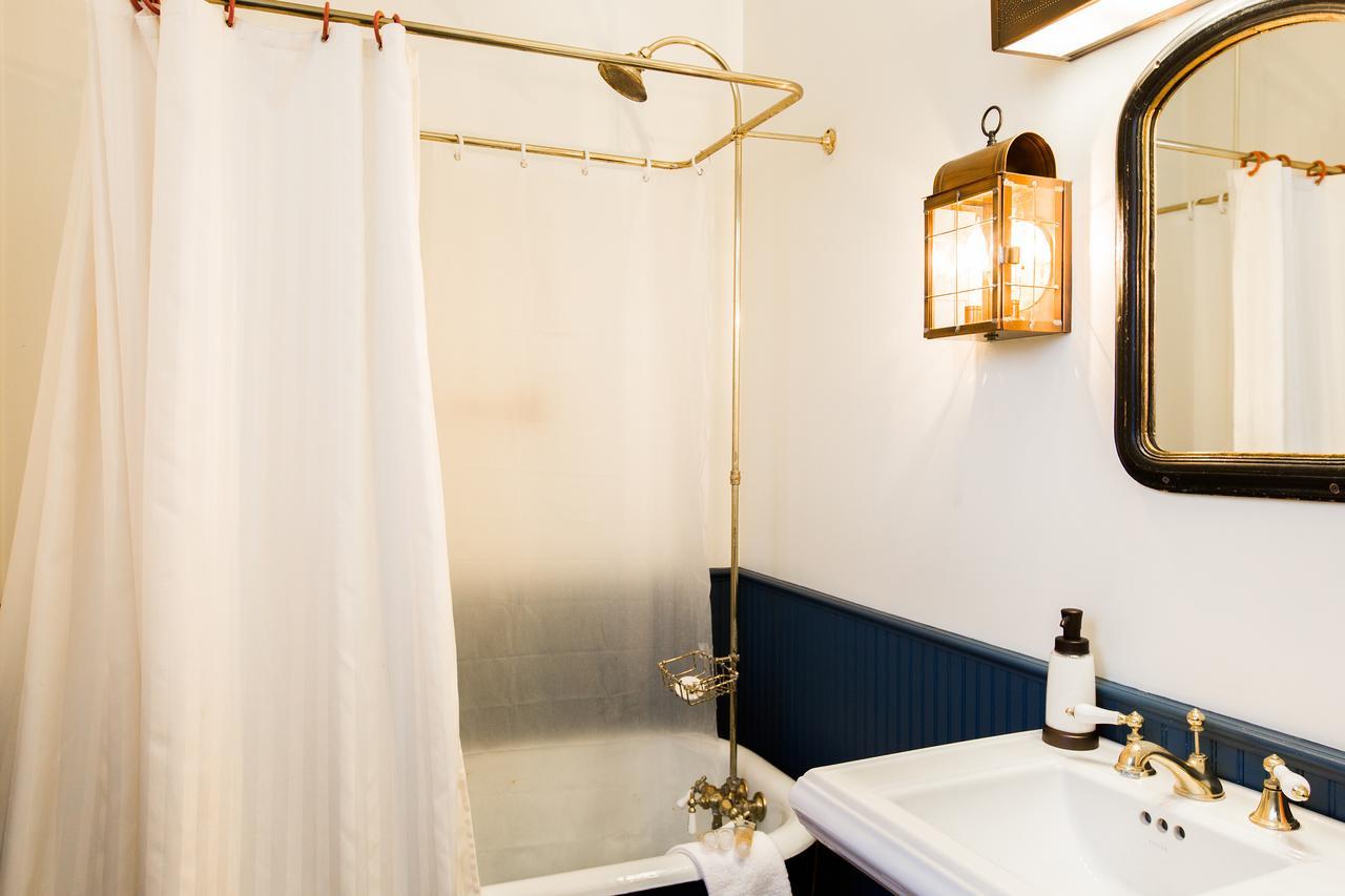 Red Rose Bed & Breakfast Smoketown エクステリア 写真