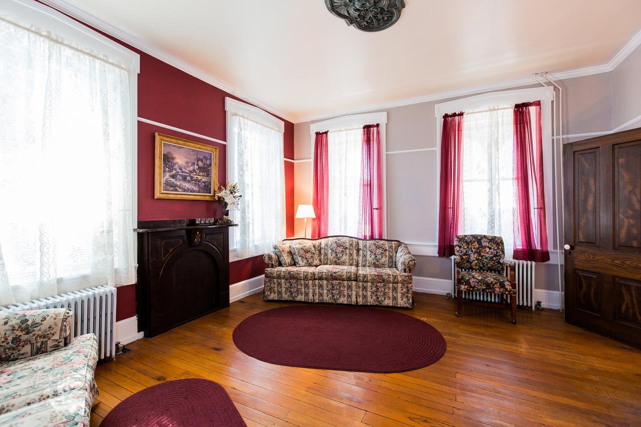 Red Rose Bed & Breakfast Smoketown エクステリア 写真